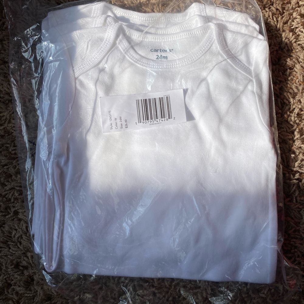Carter’s onesie set